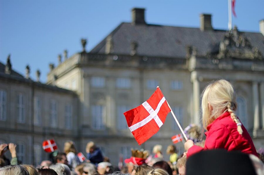 Danimarka: Hollanda krizi sonrası Başbakan Binali Yıldırım'a ülkeye yapacağı geziyi ertelemesini tavsiye eden Rasmussen'in Başbakan olduğu Danimarka'da,  32.921 seçmenin %50,05'i AK Parti'den yana oyunu kullandı.

                                    
                                    
                                    
                                    
                                    
                                
                                
                                
                                
                                