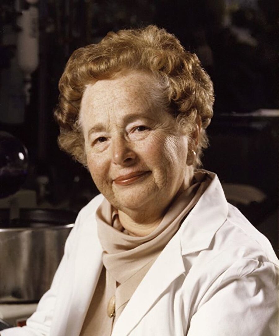 Kimyager ve farmakolog; Gertrude B. Elion

                                    1988 Nobel Tıp Ödülü'nün sahibi olan Gertrude B. Elion birçok ilaç geliştirmiştir. Elion'un çalışmaları doğrultusunda AIDS ilacı olan zidovudin geliştirilmiştir.
                                