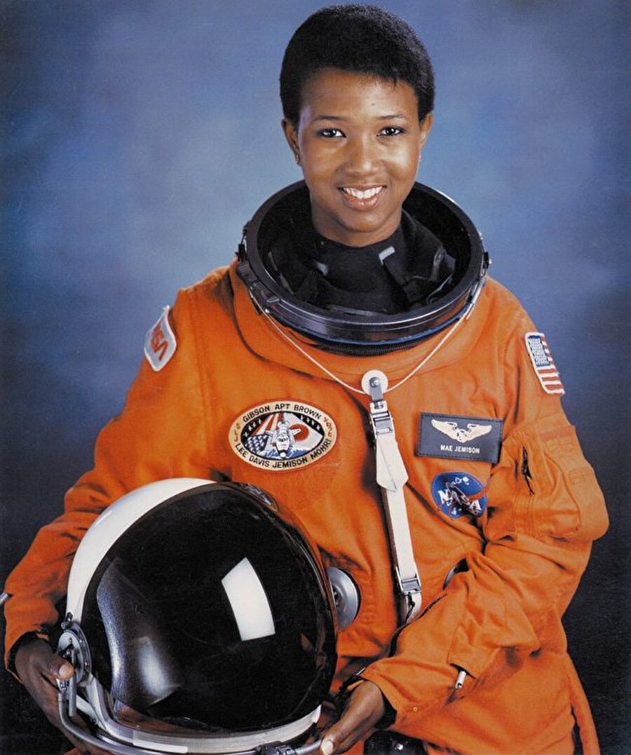 Uzaya giden ilk kadın astronot; Mae Carol Jemison

                                    Mae Carol Jemison, 12 Eylül 1992'de uzaya giden ilk zenci kadın olmuştur.
                                