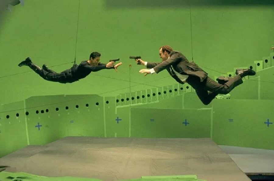 Yeni Matrix'de orijinal yapımcı Joel Silver olmadığı gibi orijinal oyunculardan da henüz kağıda imza atmış kimse yok. Filmde olduğundan emin olduğumuz tek kişi Zak Penn.