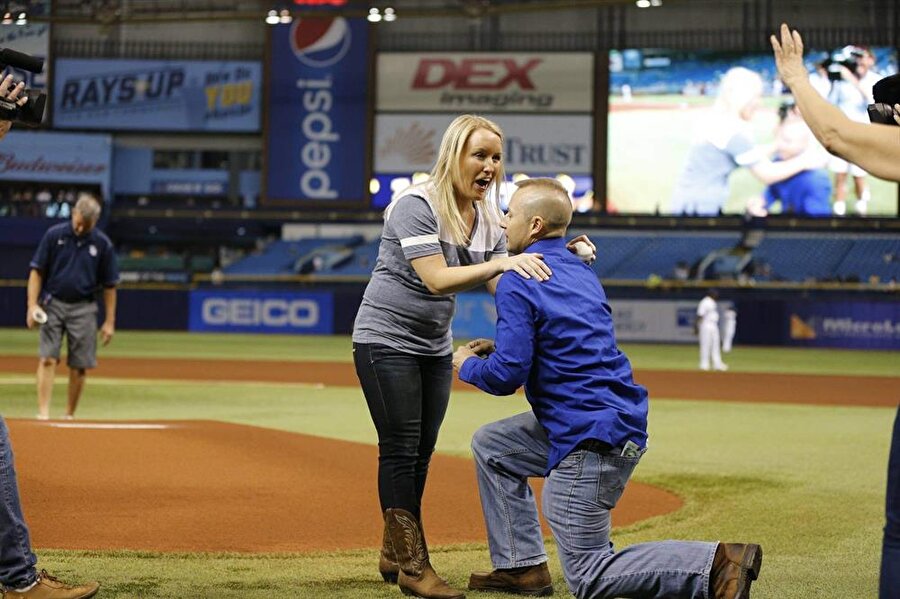 Bir beyzbol maçı sırasında Hill, Dohme'ye evlenme teklif etti. 