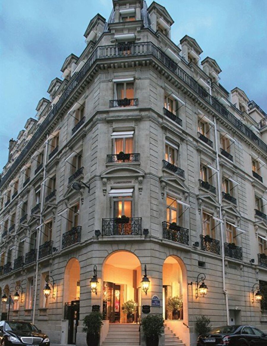 Hotel Balzac / Fransa
Otel, bankacı Nicolas Beaujon tarafından 19. yüzyılın başında yaptırılmıştır.