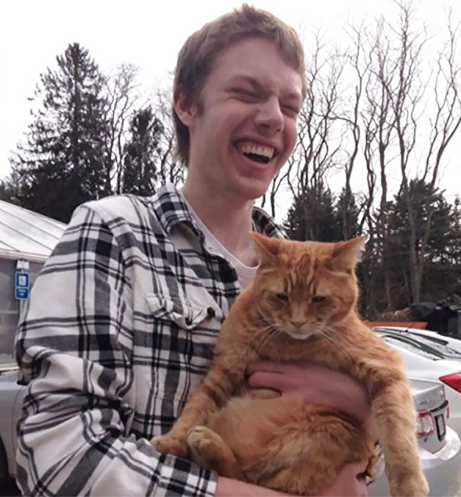İlk kez bir kediye dokunan görme engelli dostumuz

                                    
                                    
                                
                                