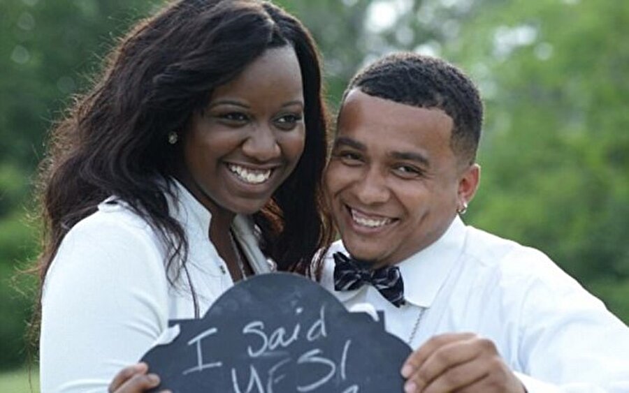 Tüm çabalar yetersiz kaldı

                                    Bölgedeki tren hatlarını işleyen Union Pacific şirketinin temsilcisi Earl Chatman, kazadan hemen önce Thompson'u fark eden görevlilerin korna çaldığını ve treni durdurmaya çalıştığını fakat bu çabaların yeterli olmadığını belirtti.
                                