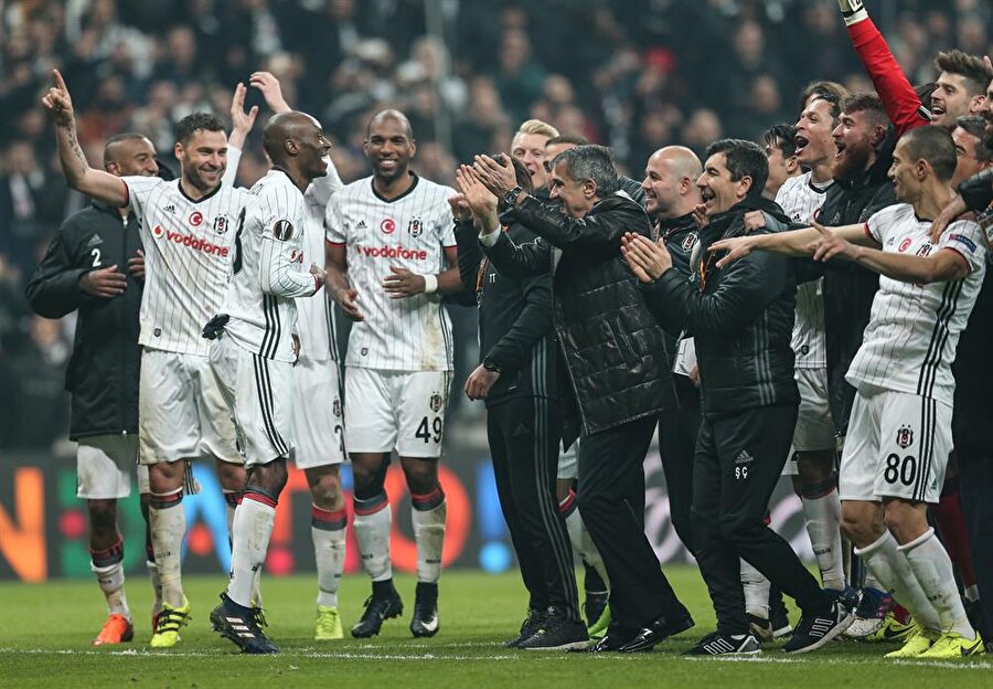 Beşiktaş Olympiakos'u 4-1'le devirdi.