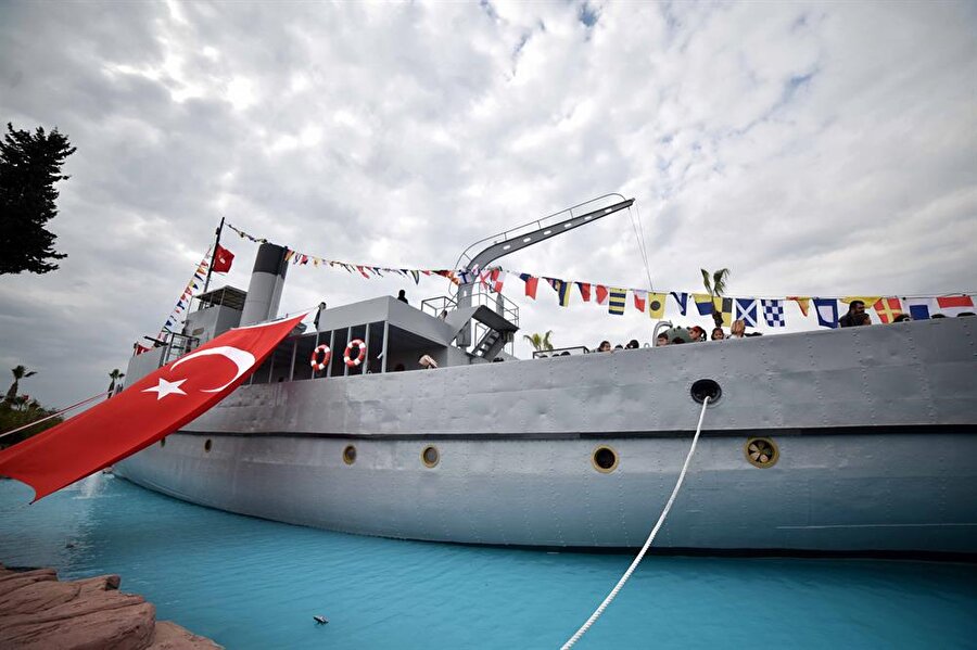 Çanakkale'deki günleri 1955 yılında sona eren, 7 yıl sonra da özel bir firma tarafından satın alınarak "Kaptan Nusret" ismiyle kuru yük gemisi olarak kullanılan gemi, 1990 yılında Mersin Limanı'nda atıl durumda kaldı.
