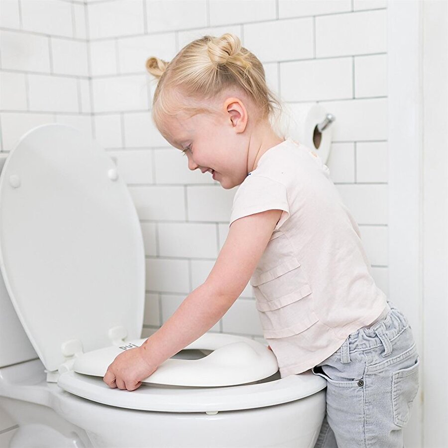 Tuvalet eğitimi sırasında babalara da ciddi görevler düşüyor. Bu süreç yaşanırken babaların kendilerini geri çekmeleri çocuklar için son derece zararlıdır. 