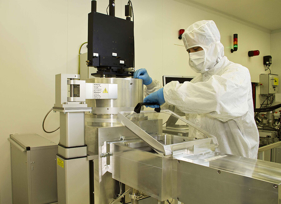 Teknolojiye dayalı sanayilerin gelişimi açısından önemli bir rol üstlenecek olan Türkiye'nin ticari anlamdaki ilk çip fabrikası, ilk üretimini ASELSAN için yapacak.