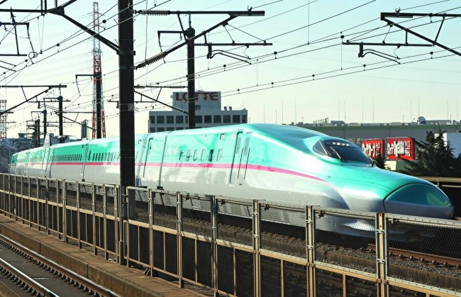 Mermi trenler
Japonya'da ulaşım genellikle yüksek hızlı trenlerle sağlanıyor.
(Kaynak:  brightside.me)