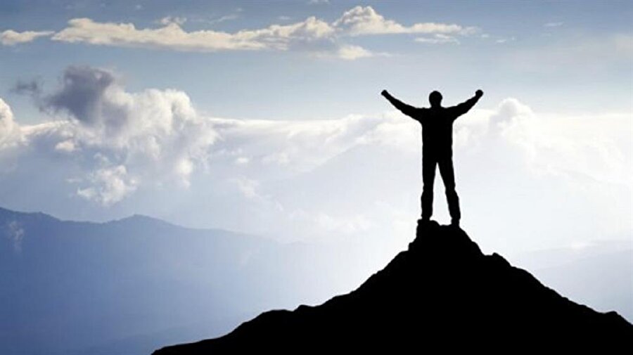 1 yıl önceki kişi değilsin 
Öğreniyorsun, gelişiyorsun, iyiyi ve kötüyü ayırt edebiliyorsun. Giyimini, kuşamını değiştiriyorsun ve her sene yeni bir 'sen'le tanıştırıyorsun çevreni. Değişim iyidir.

Kaynak: (e-psikiyatri)

