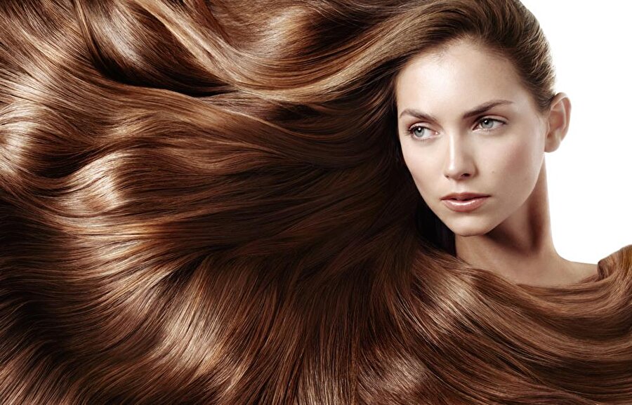Hint yağı ve saç sağlığı
Hint yağı saç bakımı için olmazsa olmazlardan biridir. Dökülen saçların yeniden çıkmasını sağlayan hint yağı, gür saçların da anahtarıdır.