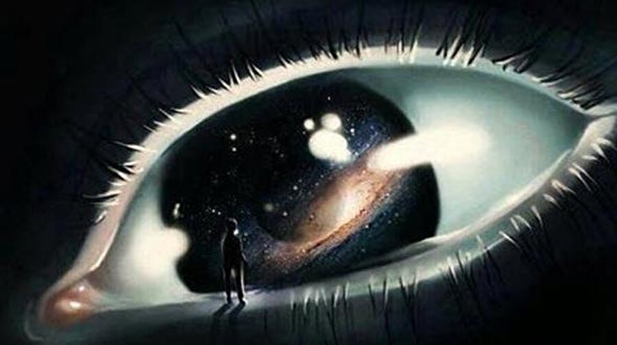 İki gözünüz var ve her biri 130 milyon görme siniri hücresinden oluşuyor. Ve her bir hücrenin içinde 100 trilyon atom olduğu düşünüldüğünde bu sayı evrendeki tüm yıldızların sayısından bile daha fazla...