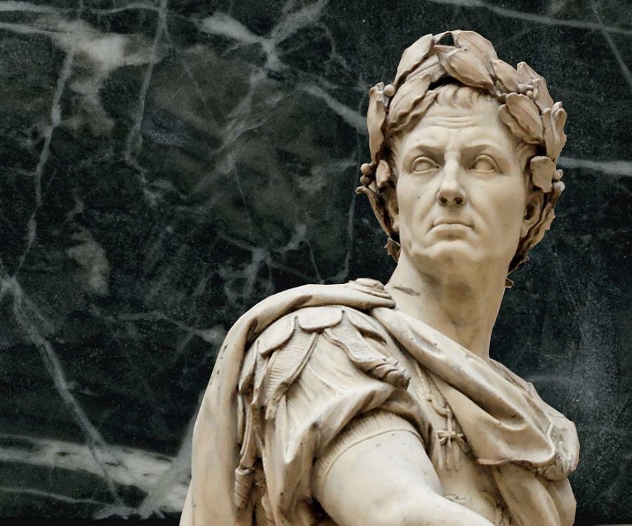 Julius Caesar
Kaynaklarda epilepsi hastası olduğu belirtilen Julius Caesar'ın en büyük sorunlarından birinin de migren olduğu vurgulanır.