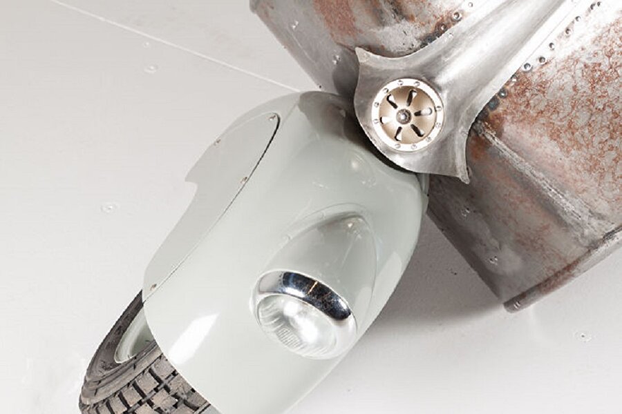 Özel bir restorasyon tekniğiyle yenilenen Vespa hâlâ​ sorunsuz bir şekilde çalışıyor.
