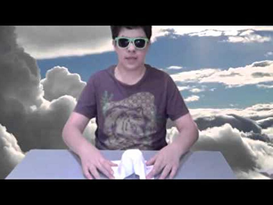 Bardak nereye kayboluyor?
Liseli gençlerin bile kolaylıkla yaptığı bir gösteri.