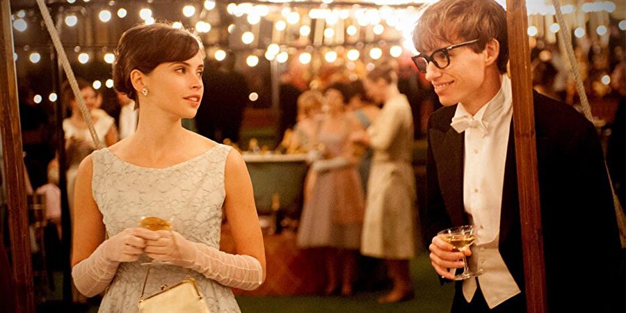 Stephen Hawking'in çağrısına sessiz kalmayan bir diğer isimse 2014 yapımı The Theory of Everything filminde ünlü fizikçiyi canlandıran Even Eddie Redmayne oldu.