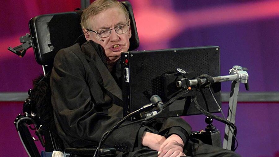 Hawking'e ses olmak için sıraya bu kadar çok insan girmiş olmasına rağmen ünlü fizikçinin mekanik sesini duymaya devam edeceğiz.