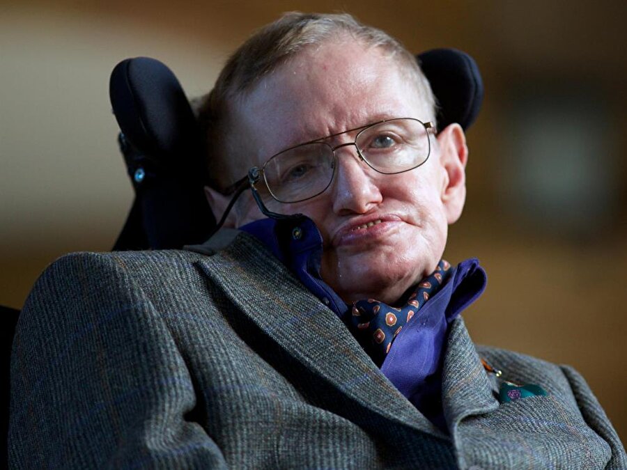 Çünkü Hawking'in bu çağrısı Comic Relief'in projesinin bir ürünüydü. STK bu çalışmasıyla farkındalık oluşturmak istedi. ALS MNH hastası olan Hawking'in çağrısı tüm dünyada ses getirdi.