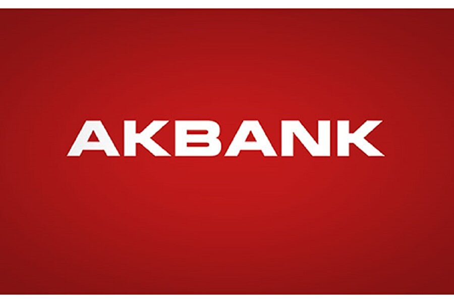 Akbank'tan ilk açıklama
Akbank'tan konuyla ilgili Reuters'a yapılan açıklamada, "Teknik sebepler ile banka içi sistemlerimizde geçici kesintiler yaşanmaktadır. Konu ile ilgili ekiplerimiz çalışmakta olup, en kısa zamanda hizmetlerimiz kesintisiz olarak devam edecektir" denildi. 

Konuya yakın başka bir kaynak ise "Geniş çaplı bir sorun var. Bankada hiçbir sistem çalışmıyor" dedi.