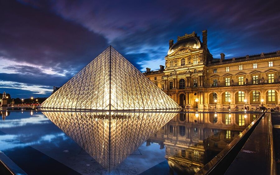 Louvre Müzesi, Paris

                                    
                                    
                                    Yıllık Ziyaretçi: 8.500.000
                                
                                
                                
