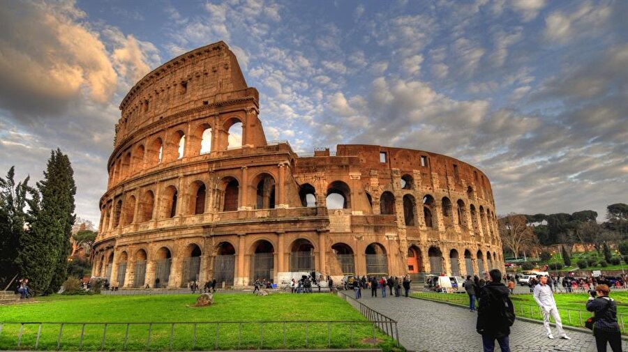 Kolezyum, Roma

                                    
                                    
                                    Yıllık Ziyaretçi: 6.900.000
                                
                                
                                