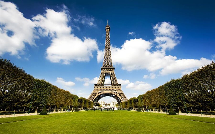 Eyfel Kulesi, Paris

                                    
                                    
                                    Yıllık Ziyaretçi: 6.700.000
                                
                                
                                