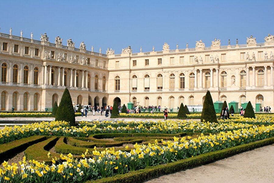 Versay Sarayı, Versay

                                    
                                    
                                    Yıllık Ziyaretçi: 5.900.000
                                
                                
                                