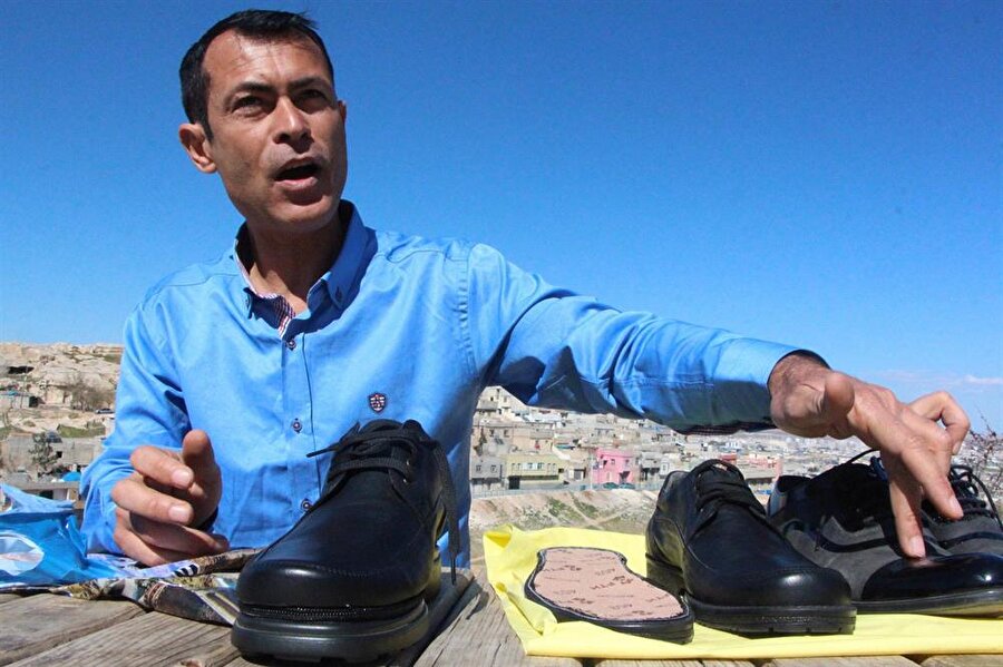 'Jammer 2023' adını verdiği ayakkabıyı, 8 ayda 500 liraya mal ettiğini belirten lise mezunu İbrahim Halil Boz, seri üretim için destek istedi.