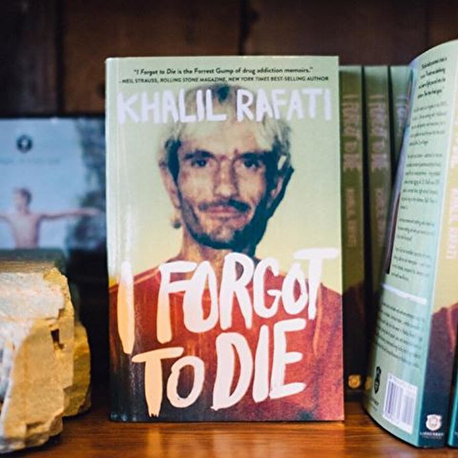 "Ölmeyi Unuttum"

                                    2015 yılında yayınlanan "I Forgot To Die" (Ölmeyi Unuttum) isimli bir otobiyografik romanı bulunan Rafati, "Kendimi süper akıllı görmüyorum. Sadece uzun bir süre boyunca yaşama dair açlık çektim ve yapmaya karar verdiğim şeyi yapmak için neyim var neyim yoksa ortaya koydum" diyor.
                                