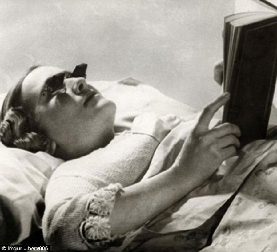 Kitap okuma gözlüğü
1936 yılında icat edilen 'Hamblin' gözlüğü ile uzanırken kitap okumak son derece kolaydı. Sırt üstü uzanıyorsunuz ve mekanizmadaki aynalar sayesinde yazıları gözünüzün önünde görüyorsunuz.
