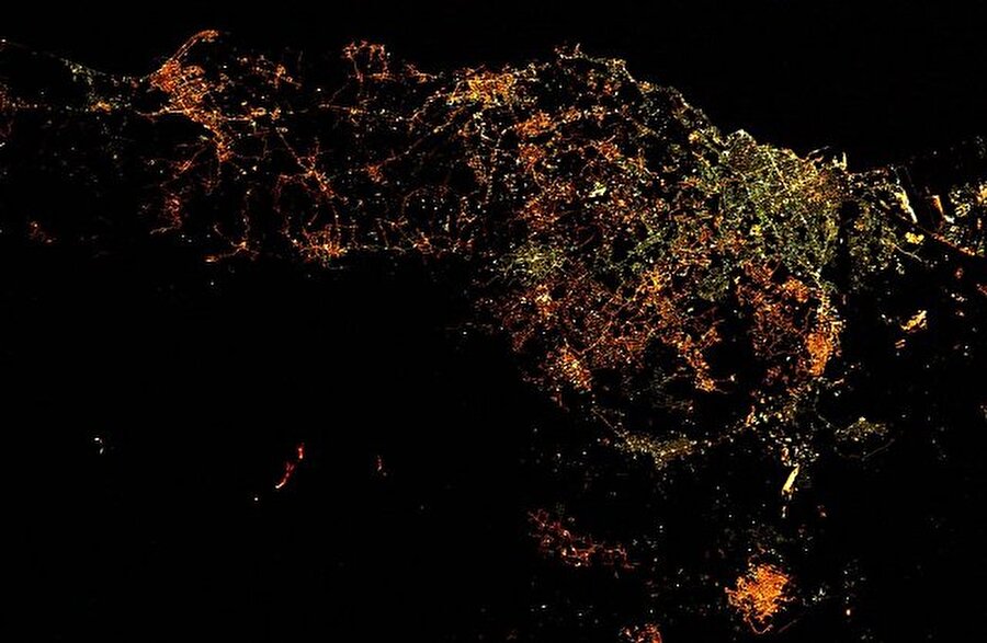 Su, ısı ve yükseltgenlerin etkisiyle bozunmadığı için silikonla tamamlanan alaşıma çekirdeğin koşulları tabi tutuldu.