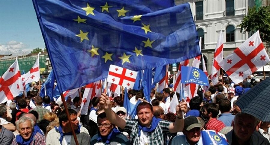 Türkiye'yi senelerdir oyalayan AB, Gürcistan'a sen gelebilirsin dedi.