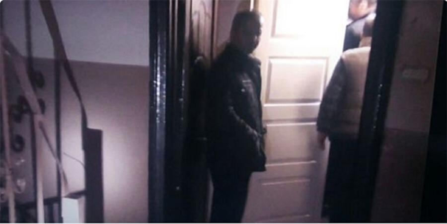 Sünnet kıyafeti satılan işyerinden çıkanlar şaşkına çevirdi.