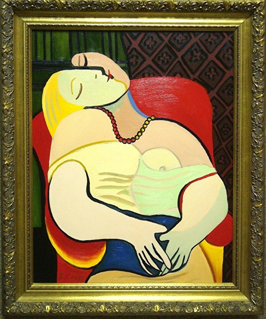 Le Rêve (Türkçe: Rüya) 

                                    
                                    İspanyol sanatçı Pablo Picasso'nun en ünlü tablolarından "Rüya / Le Rêve" (1932) 155 milyon dolara satıldı. Picasso'nun 1932 yılında yaptığı, o dönemki metresi Fransız Marie-Thérese Walter'i uyurken resimlediği "The Dream / Rüya" isimli tablosu, kişiler arası anlaşmayla 155 milyon dolara satıldı. Eseri, SAC Capital Advisors LP'nin sahibi Steven Cohen, kumarhane sahibi Steve Wynn'den satın aldı. Kumarhane sahibi Steve Wynn'ın koleksiyonunda yer alan tabloyu Wynn 2006 yılında Steven Cohen'e 139 milyon dolara satmak istemiş; ancak Wynn yüzünden meydana gelen küçük bir hasardan dolayı satış ertelenmiş, Cohen yine de tabloyu satın almaktan vazgeçmemişti. 

 1932 tarihli tabloyu 139 milyon dolara satmak için geçen ay bir anlaşma imzalayan Wynn, devir teslim işlemleri tamamlanmadan önce eseri son bir kez arkadaşlarına göstermek istedi. Ancak Wynn, arkadaşlarına tablo ile ilgili bilgi verirken yanlışlıkla dirseğini tuvale çarptı ve tabloda madeni para büyüklüğünde bir delik açtı. Wynn, bu olay üzerine satışı iptal ettiğini, tabloyu onartacağını söyledi. Tablonun yırtılmasına tanık olan ABD'li yönetmen Nora Ephron şöyle konuştu: "Wynn'in dirseği tabloya çarptığı anda güm diye korkunç bir ses çıktı ve tabloda bozuk para büyüklüğünde bir delik oluştu. Wynn, önce 'Ne yaptım ben?' ardından da 'Neyse ki bunu yapan bendim” dedi.

 Hasar restorasyonundan sonra satış 16 milyon dolar zamla gerçekleşti. Dünyanın en önemli koleksiyonerlerinden biri olan Steven Cohen'in koleksiyonunda Van Gogh'dan Manet'ye, Picasso'dan Cezanne'a Warhol'a kadar pek çok ismin eseri bulunuyor.
                                
                                