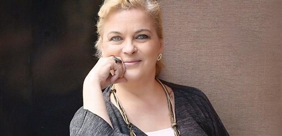 Ünlü oyuncu Nurseli İdiz İzmir'de gözaltına alındı