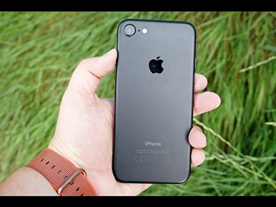 Bağlantı - işletim sistemi - işlemci / iPhone 7
Bağlantı: LTE Cat 9
İşletim sistemi: Apple iOS 10.3
İşlemci: Apple A10 Fusion, 4x2.23 GHz, 6 Çekirdekli


 
