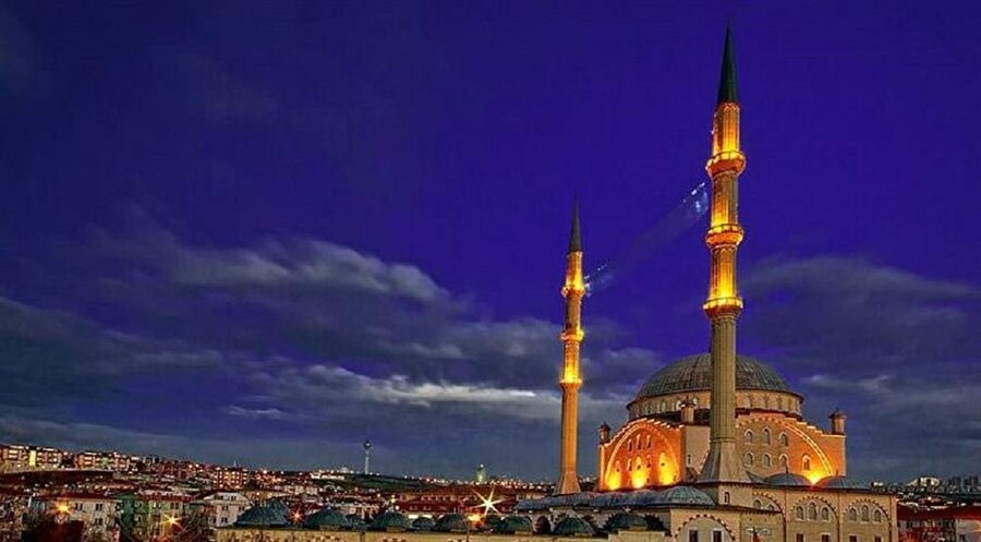 3 Ayların ilk gecesi: Regaip Kandili