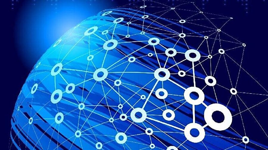 İnternet uydu ağı oluşturmak
Düşük maliyetli kablosuz internet bağlantıları için de harekete geçen Amerikalı mucit, dünyanın en uzak bölgelerine dahi interneti götürmek istiyor. Yani artık çok daha fazla kişinin “çevrimiçi” olması için çalışmalar tüm hızıyla devam ediyor. Beş yılda faaliyetlerini daha da artıracak olan Musk, toplamda 4000 uyduyla yörüngeden dünyaya internet hizmeti vermeyi amaçlıyor.