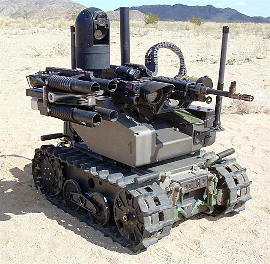 En yararlı askeri robotlardan sayılabilen bu araç mayınları imha için kullanılıyor. 

                                    
                                