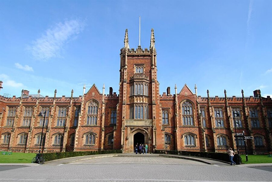 Queen’s Belfast Üniversitesi, Kuzey İrlanda
