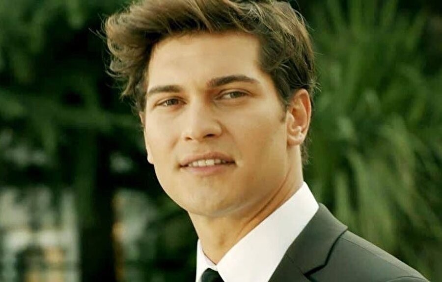 Üzülmeyin, "Baby face modası" hiç bitmeyecek

                                    
                                    Sakallarına şekil vermek için yıllarca sakalının çıkmasını bekleyenler için, ne yazık ki herhangi bir önerimiz yok. En kolayı sizin işiniz. Her zaman temiz, masum ve sempatik görüneceksiniz. 
                                
                                