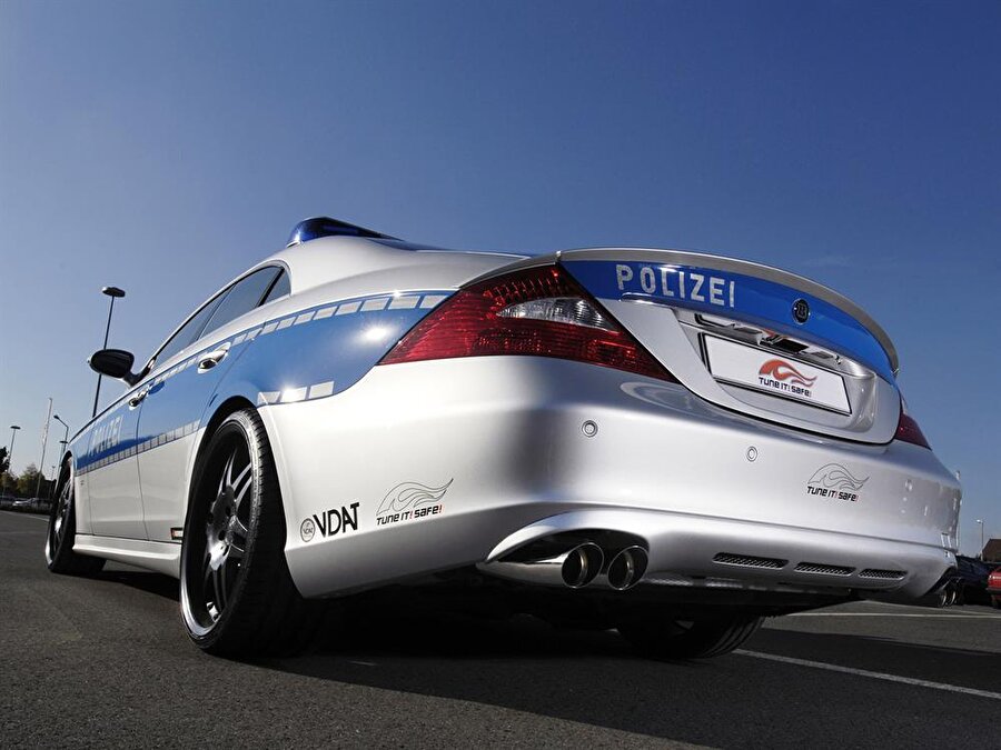 Alman polisler ise değeri yaklaşık 500 bin doları bulan Mercedes Benz Brabus Rocket CLS kullanıyor.

                                    
                                    
                                    
                                    
                                    
                                
                                
                                
                                
                                