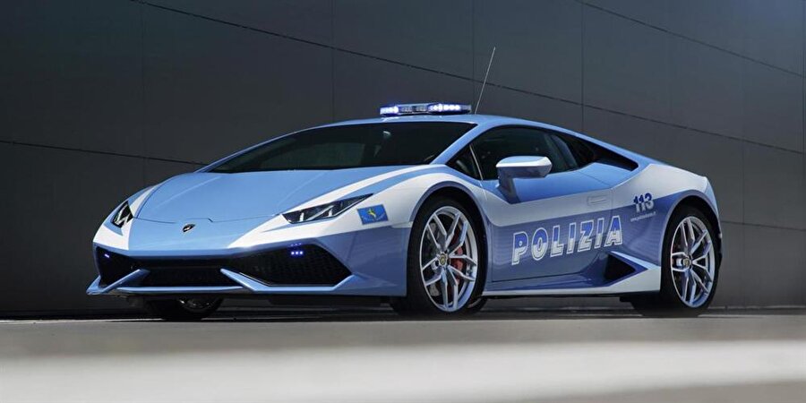 İtalyan Polisi ise 700 bin dolar değerindeki Lamborghini Huracan'ı kullanıyor. İtalya Polisi'nin Lamborghini'nin diğer modellerini de kullandığını belirtelim.

                                    
                                    
                                    
                                    
                                    
                                    
                                    
                                    
                                
                                
                                
                                
                                
                                
                                
                                