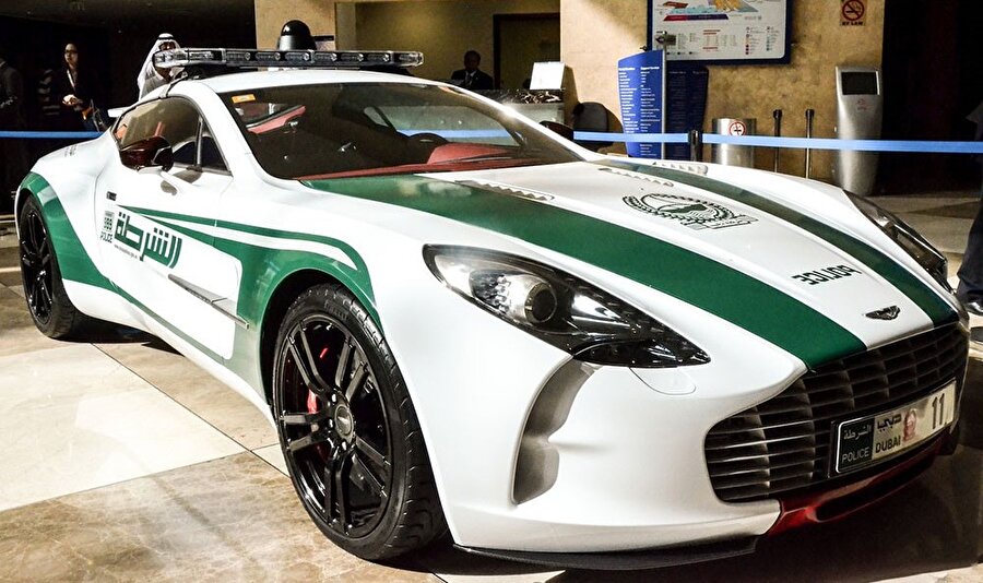 En lüks polis arabaları
