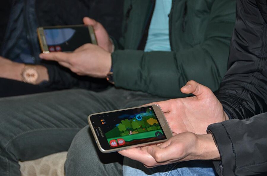 Lise mezunu gençlerin geliştirdiği oyun Süper Mario’ya rakip oldu