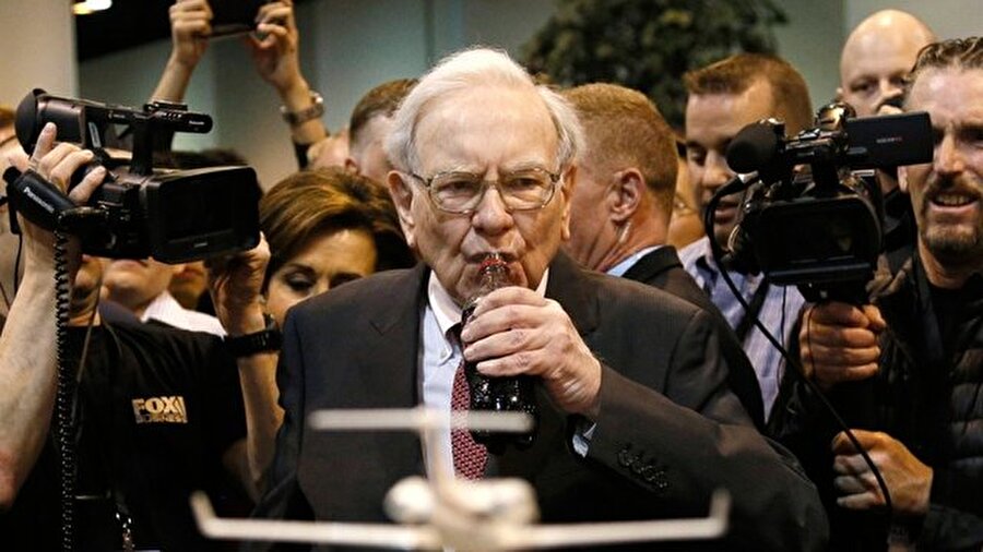 Warren Buffet günde 5 kutu kola içiyor. 
