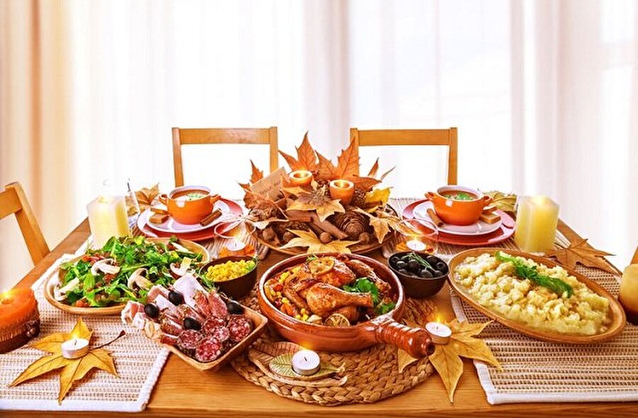 Buffet gibi tutumlu, hatta personeli için yazdığı bir el kitabı dahi var ama milyarder arkadaşının aksine ev yemeklerinden başka bir şey yemiyor.