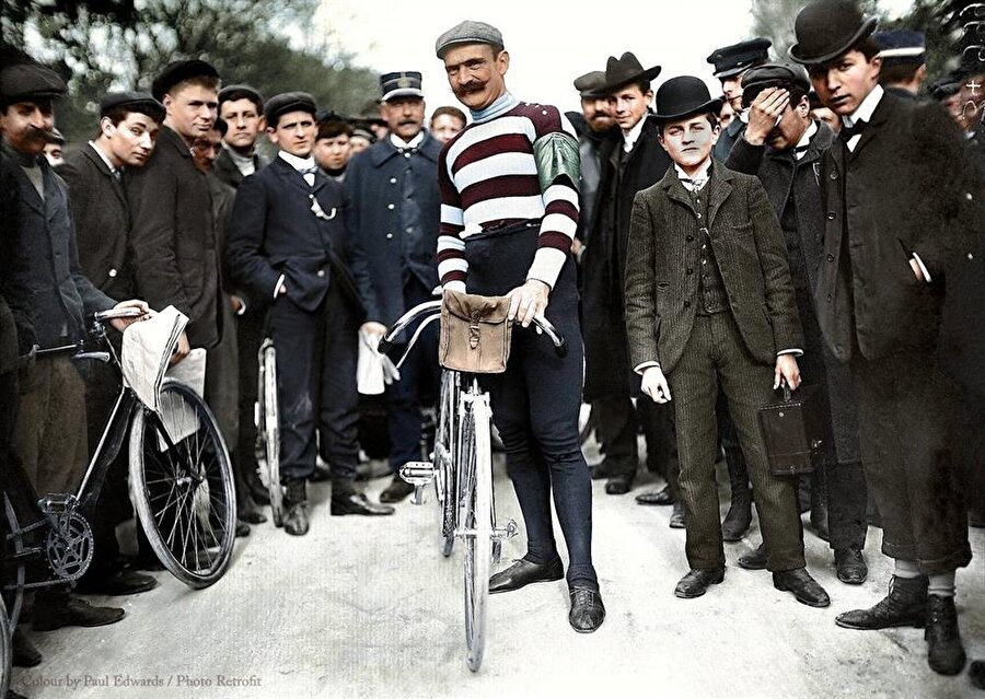 
                                    20. yüzyılın başlarında Fransız bisikletçiler Hippolyte Aucouturier
                                