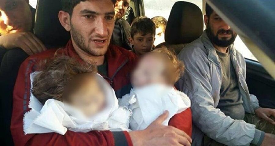 Bu acıya yürek dayanmaz: İkiz çocuklarını kendi elleriyle defnetti.