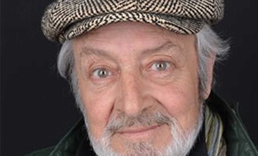 Kimdir?

                                    Gündüz Sezgin 15 Ekim 1944 yılında İstanbul’da doğdu. Süper Baba dizisindeki Nalbur Osman rolüyle gönüllerde taht kuran usta isim; Emret Komutanım, Kavak Yelleri, Bez Bebek, Yabancı Damat, Çocuklar Duymasın, Deli Yürek, Yasemince gibi pek çok projenin oyuncu kadrosunda yer almıştı. 
                                